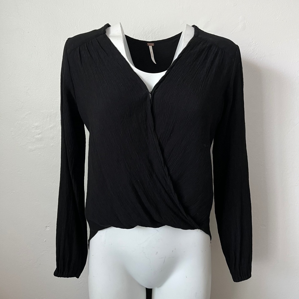 Free People Womens Black Surplice V-Neck Crinkle Blouse XS Lon Sleeve